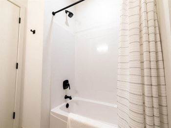 Tub / shower