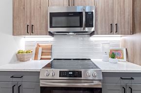 Charleston apartment for rent - The Henslow Daniel Island Apartments in Charleston, SC - Kitchen