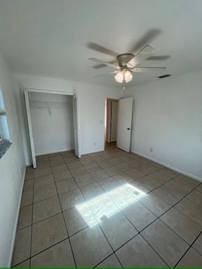 Fort Myers apartment for rent - A room with a ceiling fan and tile flooring.