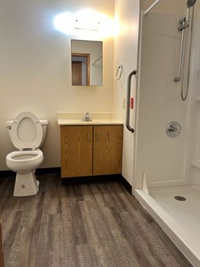 Malvern apartment for rent - A bathroom with a toilet, sink, and shower.