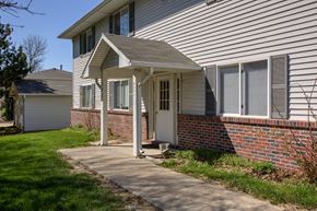 Gretna apartment for rent - A house with a white door and a small porch.