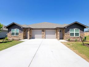 Copperas Cove house for rent - A two-story house with a garage and a driveway.