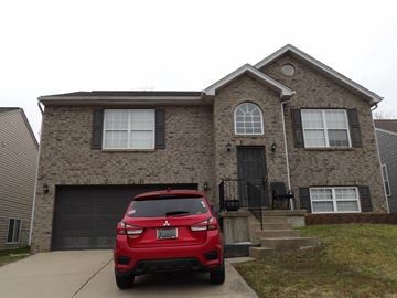 Burlington house for rent - 1575 Singh Street