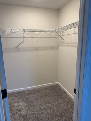 Mccomb apartment for rent - A room with a carpeted floor and a metal rack on the wall.