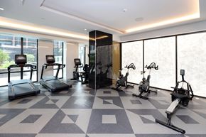 Toronto apartment for rent - A gym with treadmills, exercise bikes, and elliptical machines.