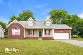 Murfreesboro house for rent - A house with a red brick exterior and a grey roof.