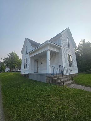 Lima house for rent - A white house with a black railing on the front porch.