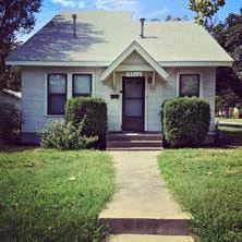Austin house for rent - A small house with a front porch and a mailbox on the front door.