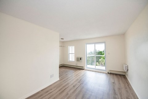 Floor plan for 2 beds, 1 bath, 750 sqft