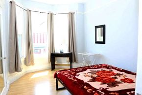 San Francisco house for rent - A bedroom with a bed, a desk, and a chair.