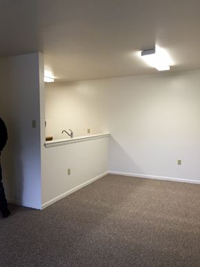 Reading apartment for rent - A room with a carpeted floor and a wall-mounted light fixture.