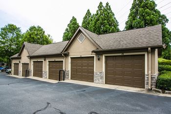 Stone creek at brookhaven apartments garages