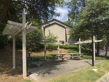 The arbors at breckinirdge apartments bbq picnic area