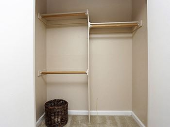 Glen park apartments large walk-in closets