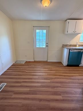 Interlachen house for rent - A room with a wooden floor and a door leading to a balcony.