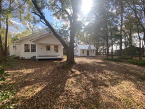 Mobile house for rent - A white house with a tree in front of it.