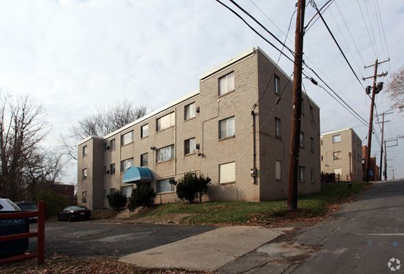 Washington apartment for rent - Apartment building with a blue awning on the second floor.