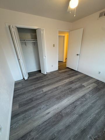 Garland house for rent - A room with a grey floor and white walls.