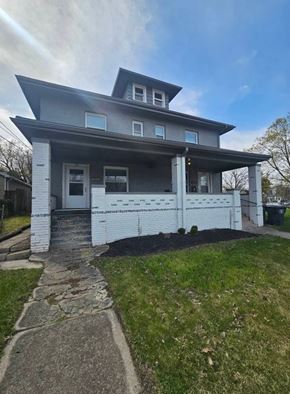 Lima apartment for rent - A house with a grey roof and white trim.