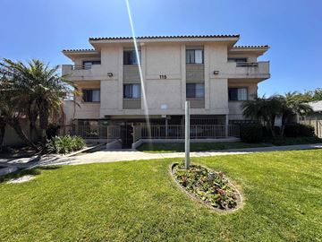 Anaheim apartment for rent - A sunny day at apartment number 15.