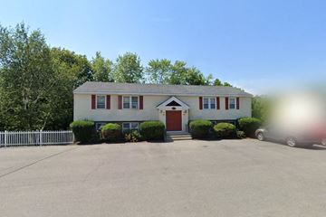 Derry apartment for rent - A house with a red door and a white fence.