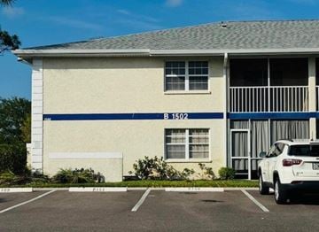 Port St Lucie house for rent - A white car is parked in front of a building with the number B 1502 on it.