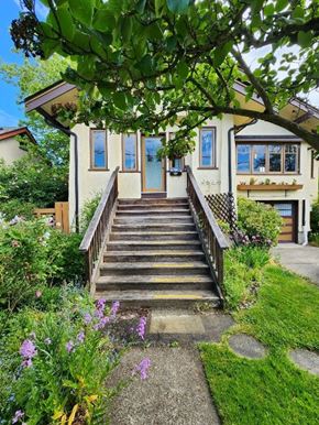 Victoria apartment for rent - A house with a staircase leading to the front door.