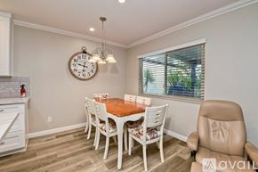 Oceanside house for rent - A dining room with a wooden table and chairs.