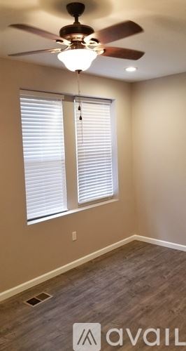 Philadelphia house for rent - A room with a ceiling fan and a window with blinds.