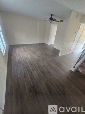 Snellville townhouse for rent - A room with wooden flooring and a ceiling fan.
