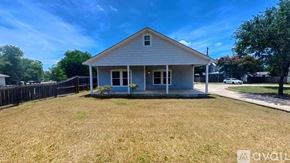 San Marcos house for rent - A small house with a porch and a covered entrance.