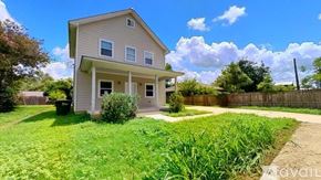San Marcos house for rent - A house with a well-maintained lawn in front of it.