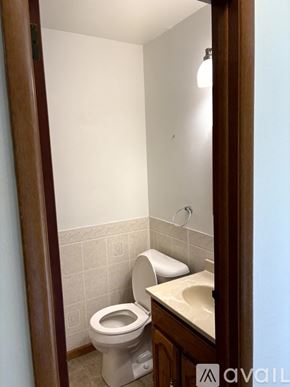 Pekin house for rent - A small bathroom with a toilet and sink.