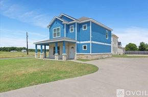 Waco house for rent - A spacious room with a ceiling fan and a dining table set up.