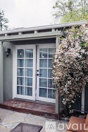 Los Angeles house for rent - A white door with a glass panel is on a grey building.