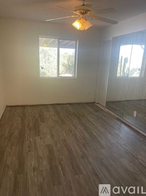 Casa Grande house for rent - A room with wooden flooring and a ceiling fan.