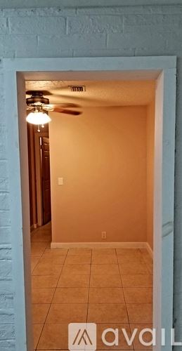Melbourne house for rent - A room with a tiled floor and a ceiling fan.
