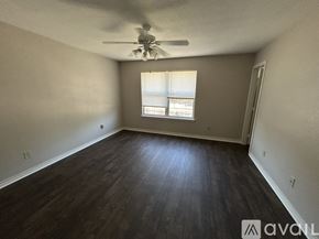 Waco apartment for rent - A room with a ceiling fan and a window with blinds.