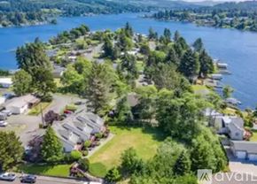 Neotsu house for rent - A bird's eye view of a residential area with houses, trees, and a body of water.