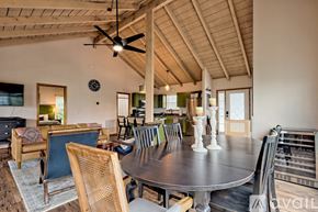 Clayton house for rent - A modern dining room with a round table and chairs.