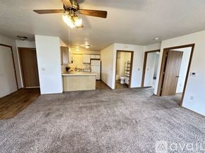 Nekoosa apartment for rent - A living room with a ceiling fan and carpeted floor.