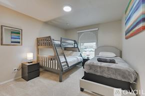 Plano house for rent - A bedroom with a bunk bed and a single bed.