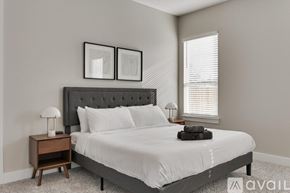 Dallas house for rent - A bedroom with a large bed and two lamps on side tables.