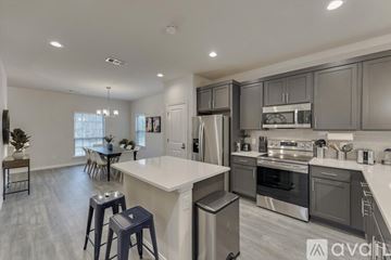 Dallas house for rent - A modern kitchen with a dining table and chairs.