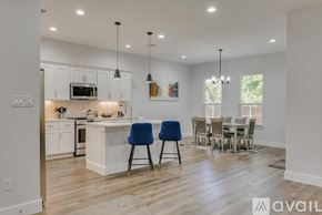 Dallas house for rent - A kitchen with a dining table and chairs.