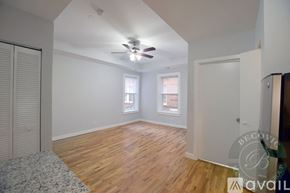 Chicago apartment for rent - A room with wooden floors and a ceiling fan.