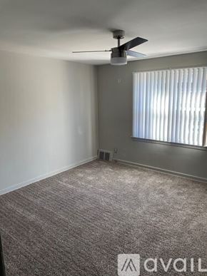 Highland Park apartment for rent - A room with a carpeted floor and a ceiling fan.