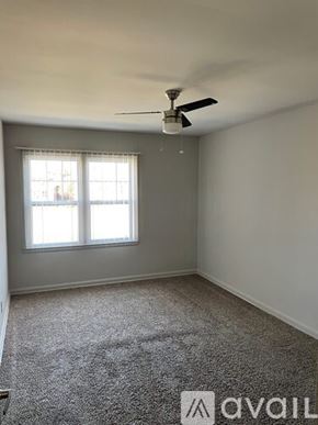 Detroit apartment for rent - A room with a ceiling fan and a window.