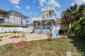 Fernandina Beach townhouse for rent - A multi-story residential building with a balcony on the top floor.