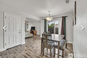 Sacramento house for rent - A dining room with a table and chairs.